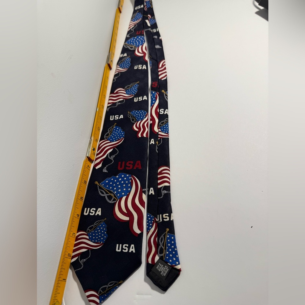 American Classics Tie
USA flags